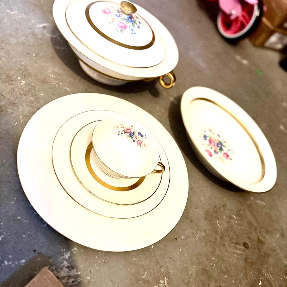 Theodorea Haviland “Kenmore” Fine China – Full Set or Individual Pieces